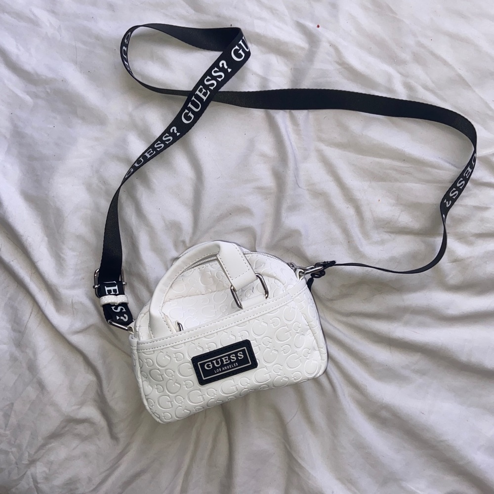 COPY - Womens Guess bag 💼 🤍